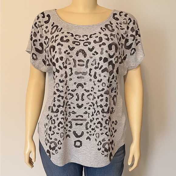APT. 9 GRAY SHORT SLEEVE TEE WITH ANIMAL PRINT, EMBLISHEMENTS SIZE L NWOT - Picture 1 of 5